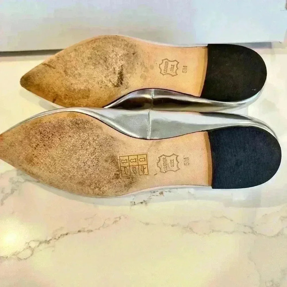 Tory Burch Silver Flats with Custom Pearl Logo with Gold Trim design (Size 5) - Picture 4 of 8